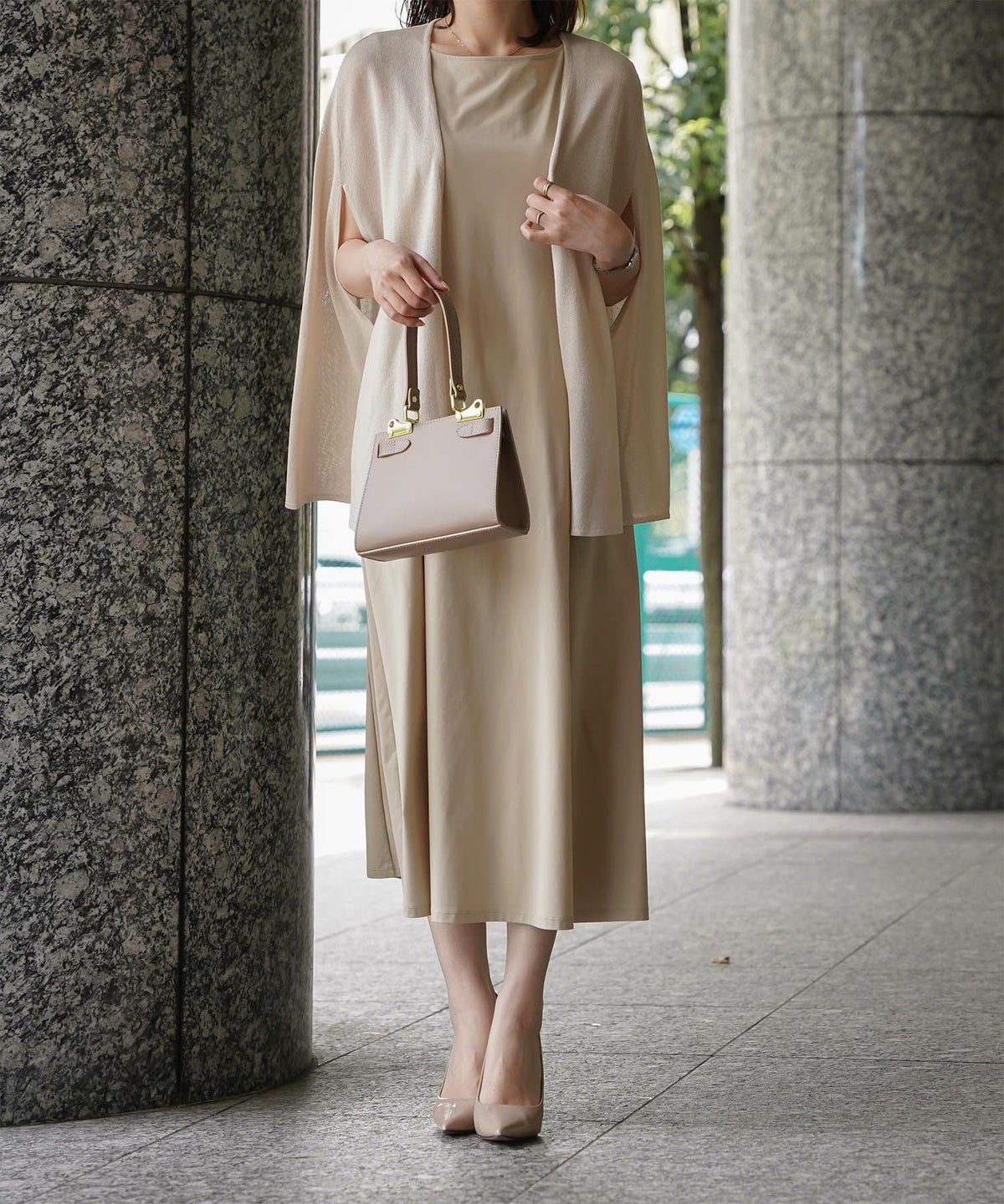 ケープ ニット カーディガン HUIT ホワイト/ベージュ/ブラック レディース シアー 薄手 ラメ オフィス 冷房対策 きれいめ 洗える