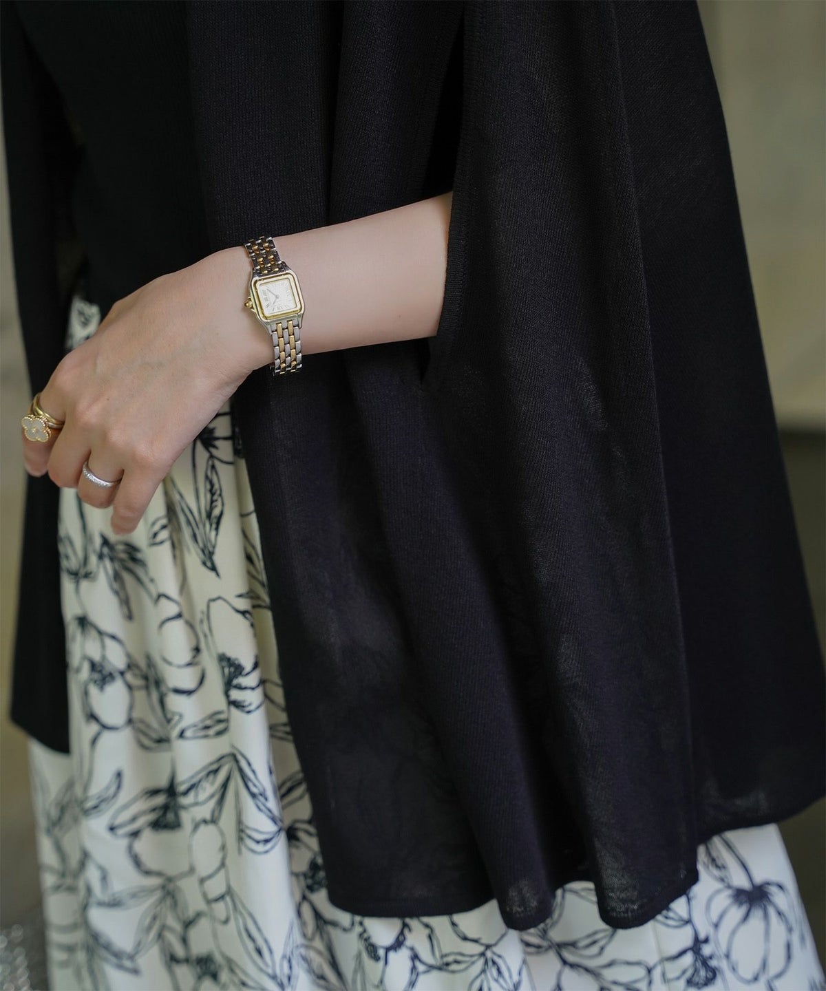 ケープ ニット カーディガン HUIT ホワイト/ベージュ/ブラック レディース シアー 薄手 ラメ オフィス 冷房対策 きれいめ 洗える