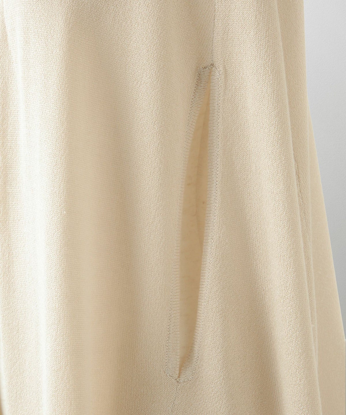 ケープ ニット カーディガン HUIT ホワイト/ベージュ/ブラック レディース シアー 薄手 ラメ オフィス 冷房対策 きれいめ 洗える