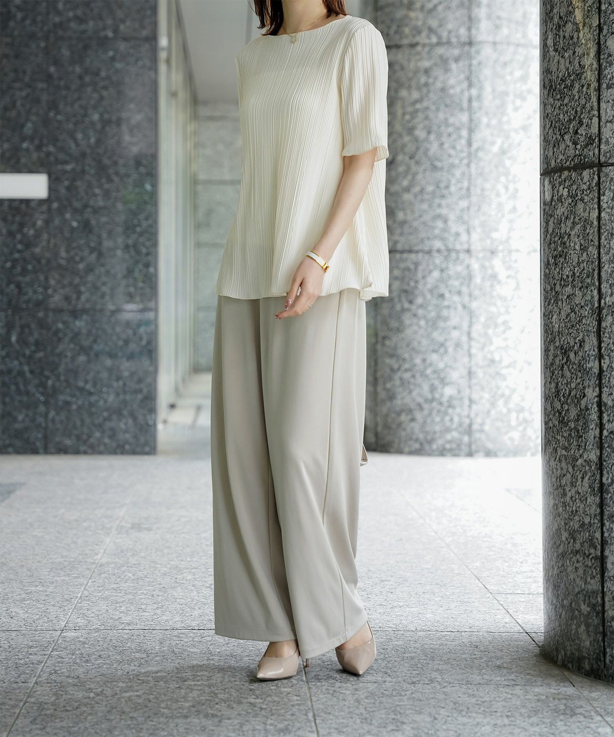 プリーツ トップス HUIT レディース ブラウス 半袖 アイボリー ライトグレー ブラック