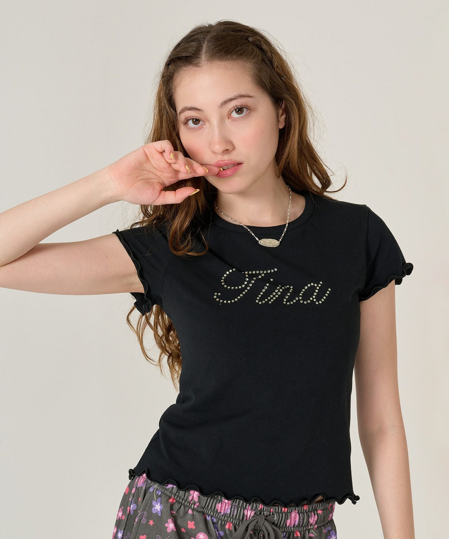 ラインストーン コンパクト Tシャツ TINA：JOJUN 全2色｜tnj531-1120