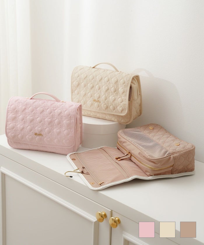 大容量 撥水 フック付き トラベル おしゃれ メッシュ ポケット 多機能 仕分け ゴムバンド コテ ヘアアイロン ベージュ ピンク モカ ブラウン オリジナル ハートキルティング 撥水 トラベル ポーチ le reve vaniller