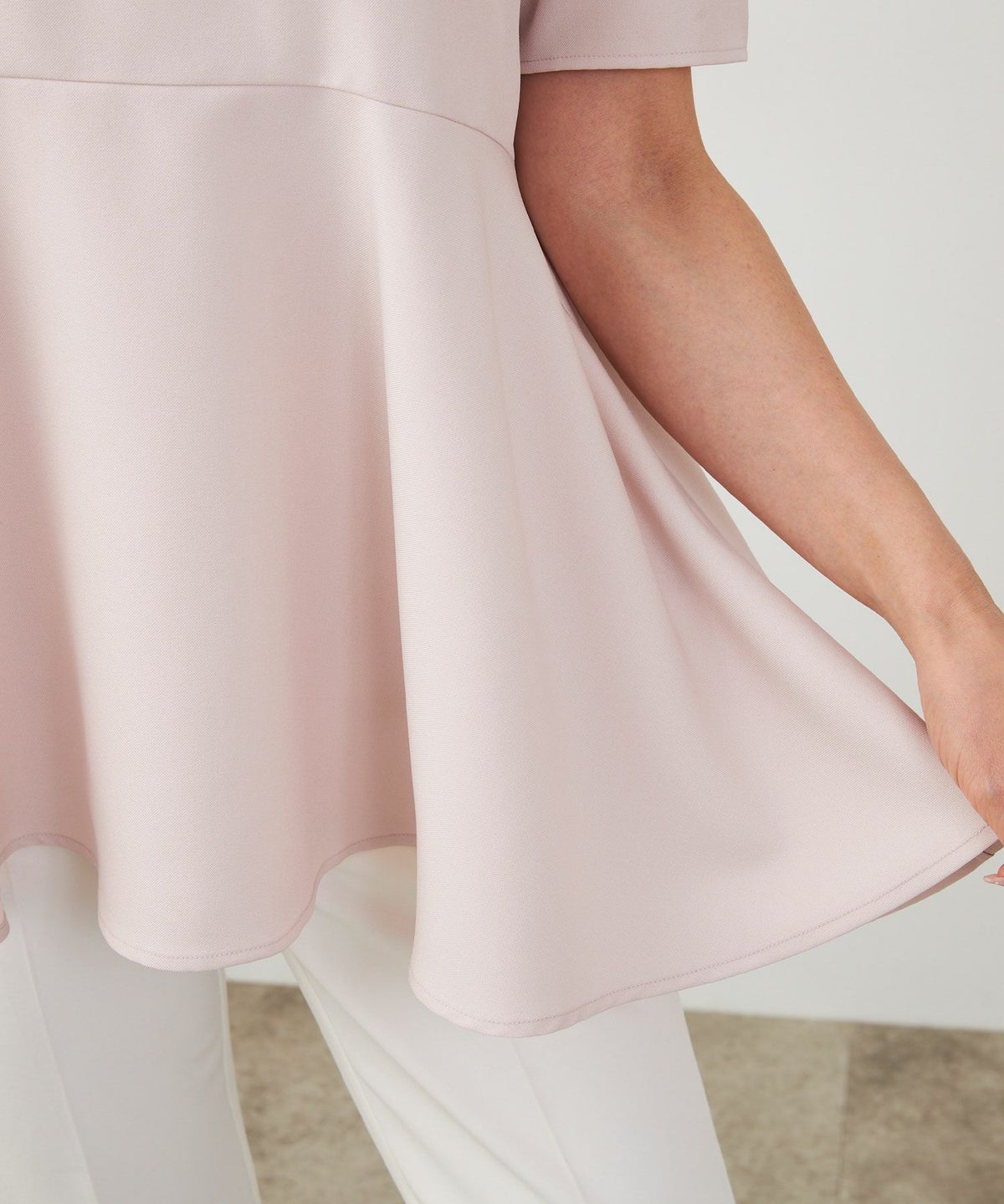 手洗い可日本製かわいい上品きれいめ大人カジュアルオフィスシンプルペプラム体型カバージョイントスペース