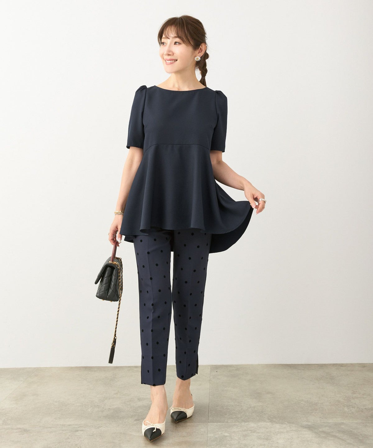 手洗い可日本製かわいい上品きれいめ大人カジュアルオフィスシンプルペプラム体型カバージョイントスペース