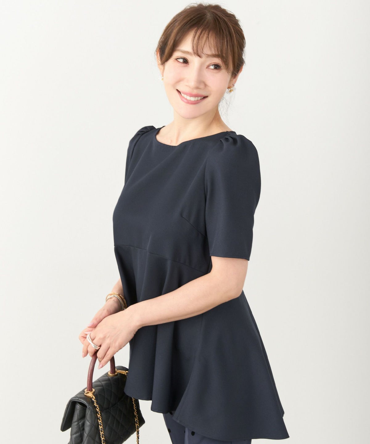 手洗い可日本製かわいい上品きれいめ大人カジュアルオフィスシンプルペプラム体型カバージョイントスペース