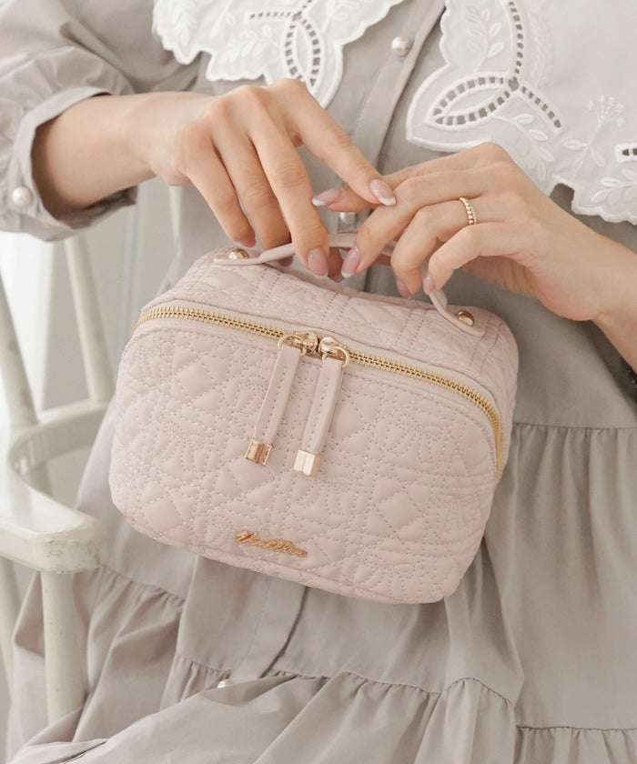 レディース雑貨ポーチ収納コスメ化粧品バニティサニタリーリボンキルティング小物グッズ旅行オシャレかわいいピンクブラックオールシーズンレザー合皮