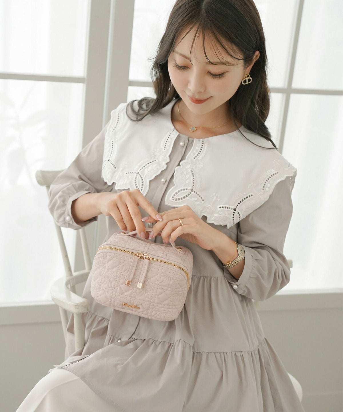 レディース雑貨ポーチ収納コスメ化粧品バニティサニタリーリボンキルティング小物グッズ旅行オシャレかわいいピンクブラックオールシーズンレザー合皮