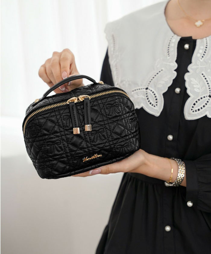 レディース雑貨ポーチ収納コスメ化粧品バニティサニタリーリボンキルティング小物グッズ旅行オシャレかわいいピンクブラックオールシーズンレザー合皮