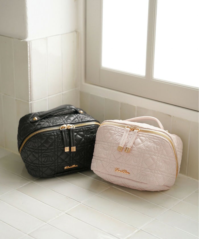 レディース雑貨ポーチ収納コスメ化粧品バニティサニタリーリボンキルティング小物グッズ旅行オシャレかわいいピンクブラックオールシーズンレザー合皮