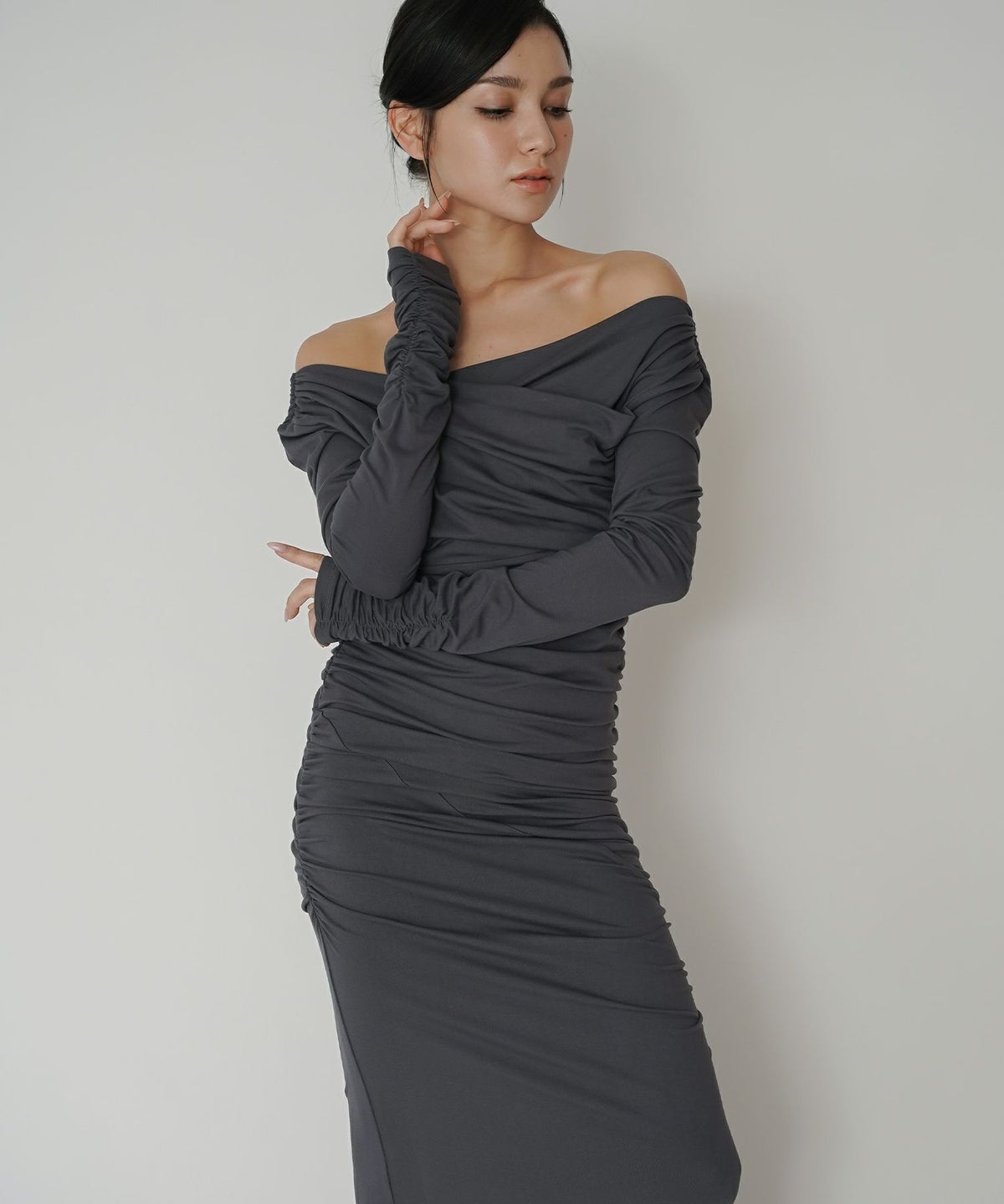 オフショル シャーリング ギャザー ワンピース KINO THE KEI 全4色｜ktk331-0100【1】