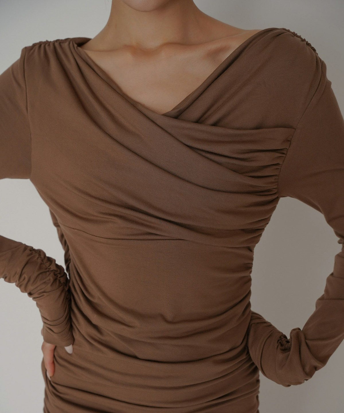 オフショル シャーリング ギャザー ワンピース KINO THE KEI 全4色｜ktk331-0100【1】