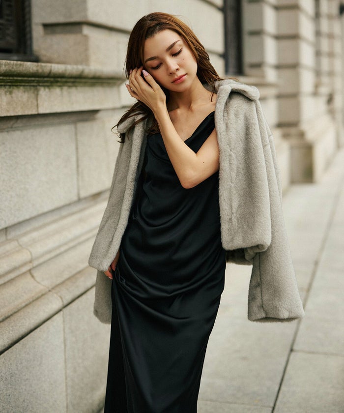 ディナー リゾート エレガント 大人 キャミワンピ バックオープン 結婚式 二次会コーデ サテン KINO THE KEI