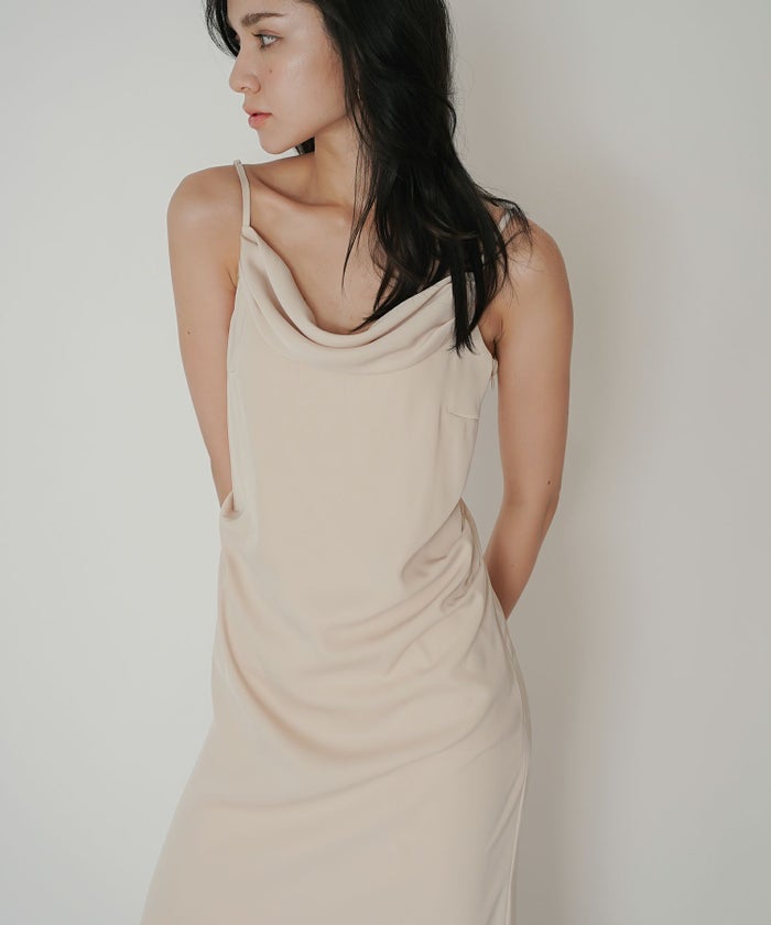 ディナー リゾート エレガント 大人 キャミワンピ バックオープン 結婚式 二次会コーデ サテン KINO THE KEI