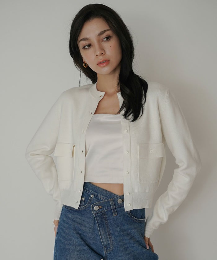 ニットトップス コンパクトカーデ ショート丈 ブランドロゴ付き タイトトップス 韓国風 綺麗め 細見え カジュアル KINO THE KEI