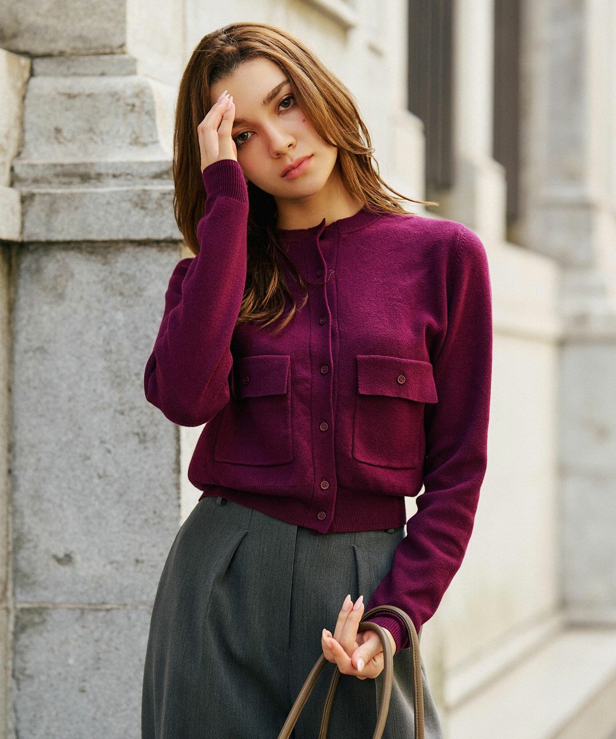 ニットトップス コンパクトカーデ ショート丈 ブランドロゴ付き タイトトップス 韓国風 綺麗め 細見え カジュアル KINO THE KEI