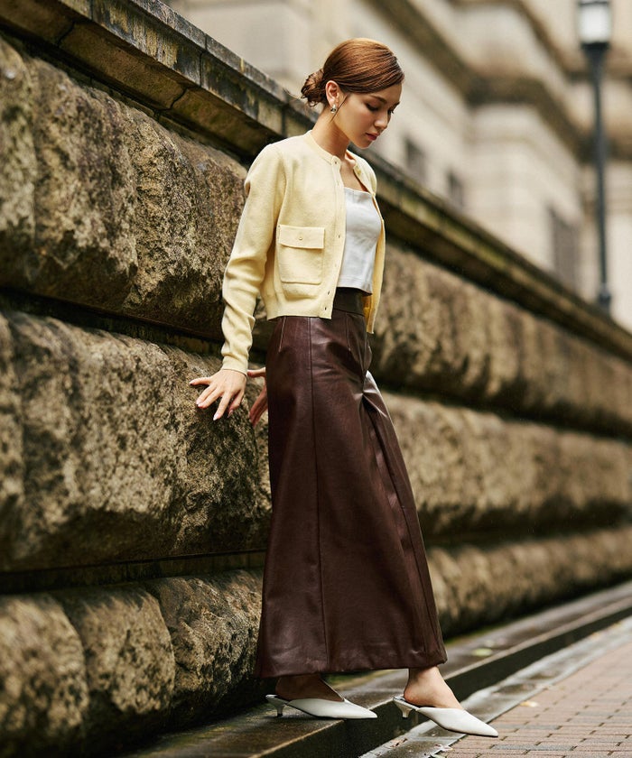 ニットトップス コンパクトカーデ ショート丈 ブランドロゴ付き タイトトップス 韓国風 綺麗め 細見え カジュアル KINO THE KEI