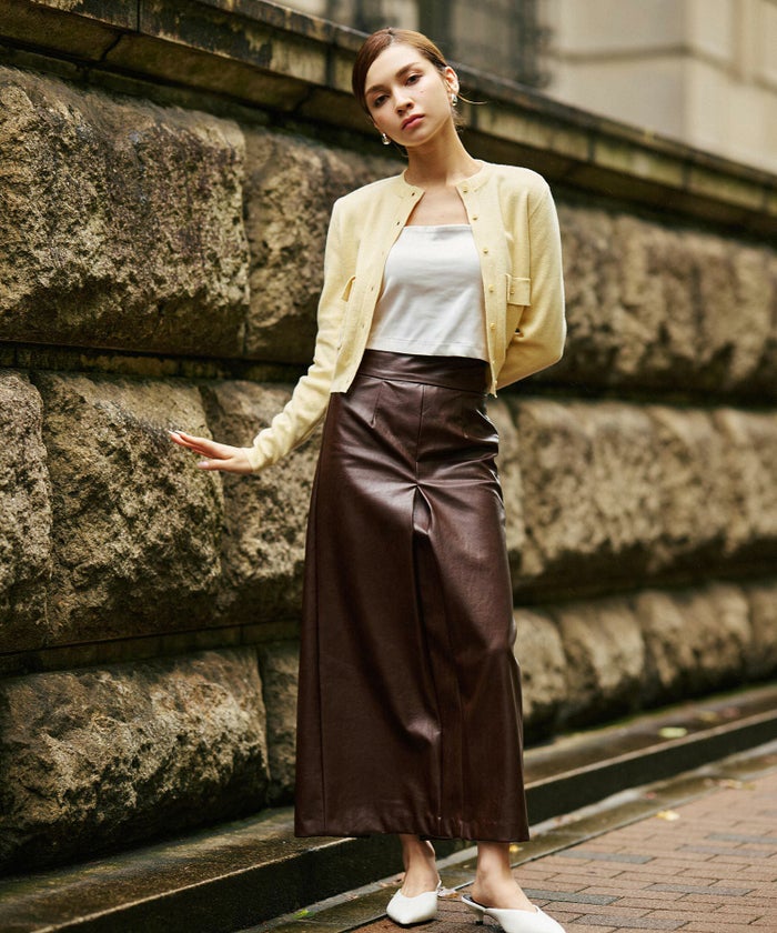 ニットトップス コンパクトカーデ ショート丈 ブランドロゴ付き タイトトップス 韓国風 綺麗め 細見え カジュアル KINO THE KEI