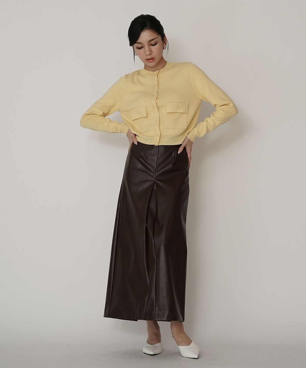 ニットトップス コンパクトカーデ ショート丈 ブランドロゴ付き タイトトップス 韓国風 綺麗め 細見え カジュアル KINO THE KEI