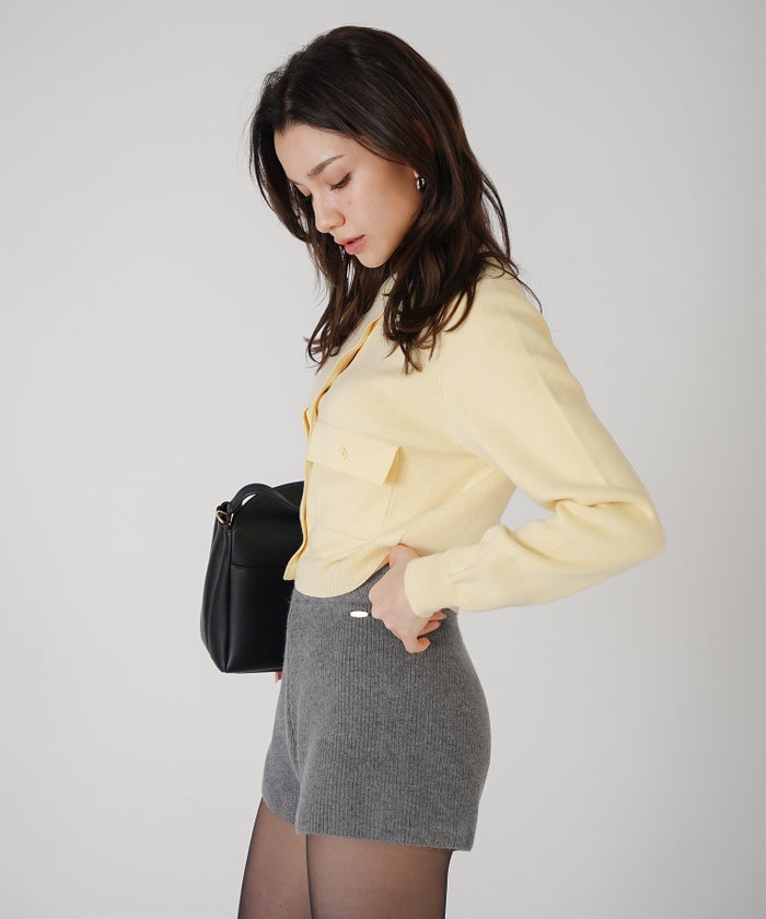 ニットトップス コンパクトカーデ ショート丈 ブランドロゴ付き タイトトップス 韓国風 綺麗め 細見え カジュアル KINO THE KEI