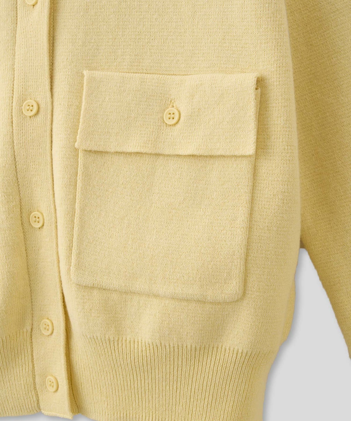 ニットトップス コンパクトカーデ ショート丈 ブランドロゴ付き タイトトップス 韓国風 綺麗め 細見え カジュアル KINO THE KEI