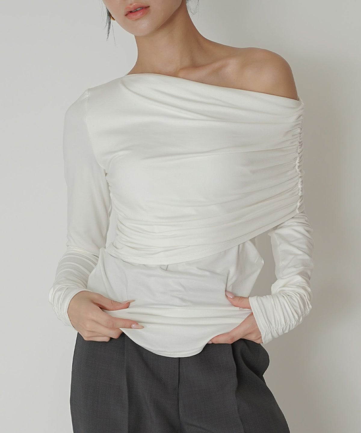 ワンショル オフショル ドレープ お仕事 オフィス アシンメトリー ロンT タイトTシャツ KINO THE KEI