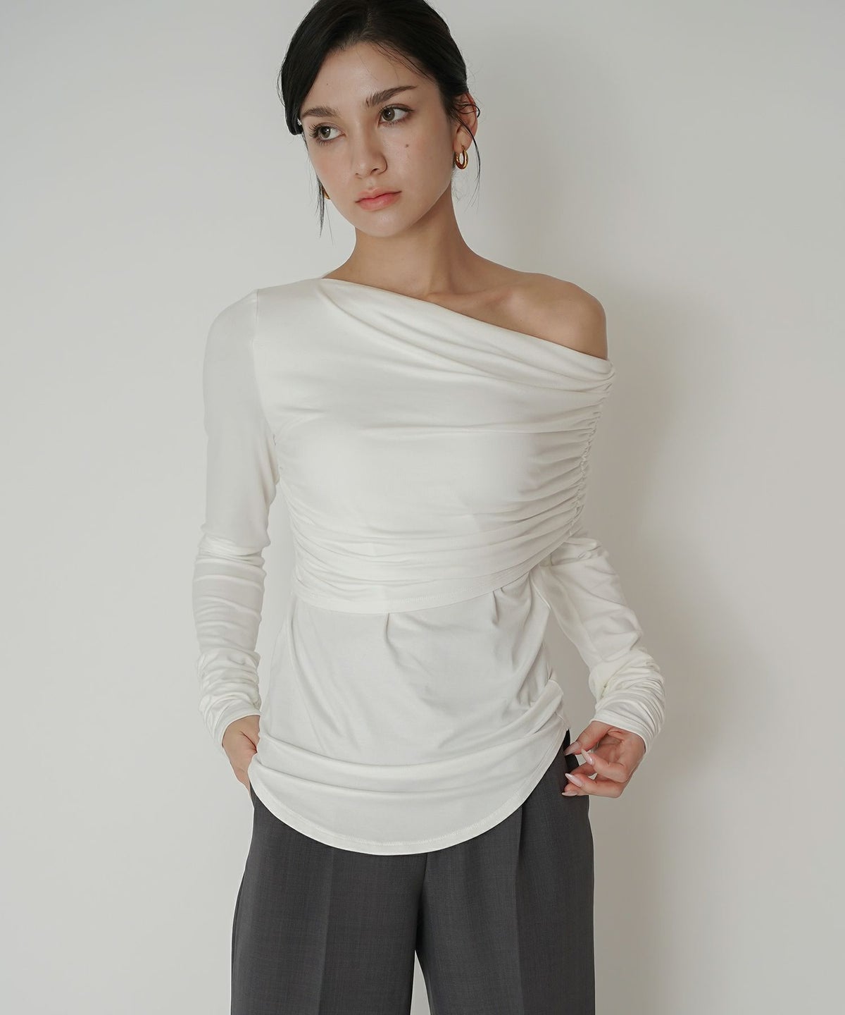 ワンショル オフショル ドレープ お仕事 オフィス アシンメトリー ロンT タイトTシャツ KINO THE KEI