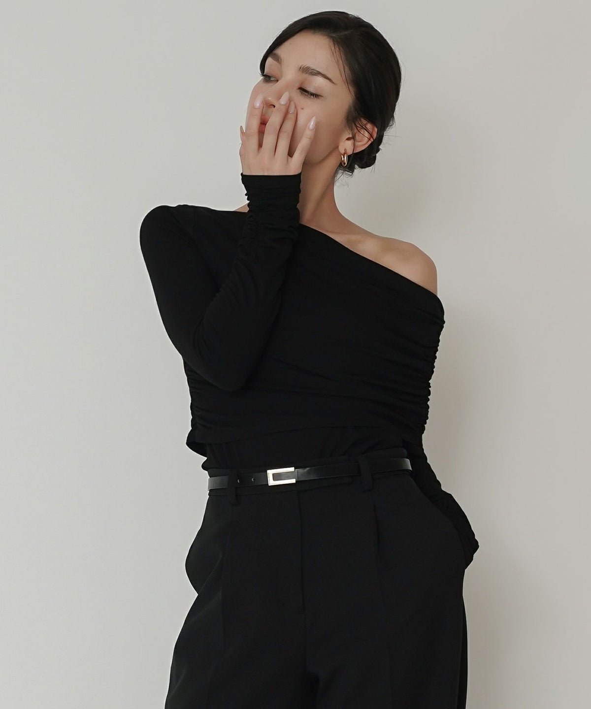 ワンショル オフショル ドレープ お仕事 オフィス アシンメトリー ロンT タイトTシャツ KINO THE KEI