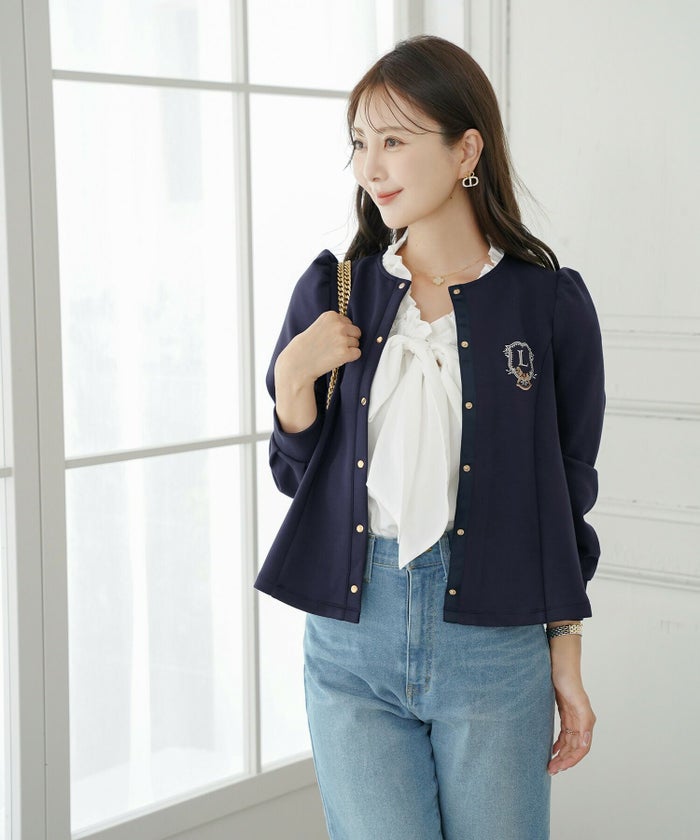 カーディガンレディースダンボールニットトップスクルーネックゴールドボタン木馬刺繍エンブレム刺繍フレアラインパネルライン袖口カフスパフスリーブスラッシュポケット羽織りトップス肩掛けリンク親子コーデ