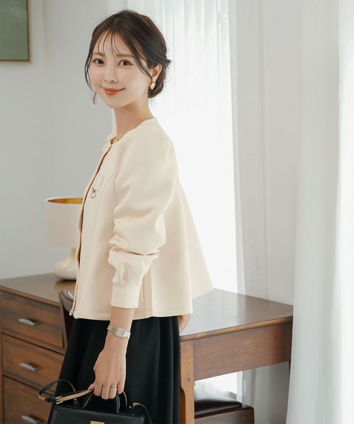 カーディガンレディースダンボールニットトップスクルーネックゴールドボタン木馬刺繍エンブレム刺繍フレアラインパネルライン袖口カフスパフスリーブスラッシュポケット羽織りトップス肩掛けリンク親子コーデ