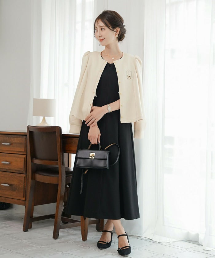 カーディガンレディースダンボールニットトップスクルーネックゴールドボタン木馬刺繍エンブレム刺繍フレアラインパネルライン袖口カフスパフスリーブスラッシュポケット羽織りトップス肩掛けリンク親子コーデ