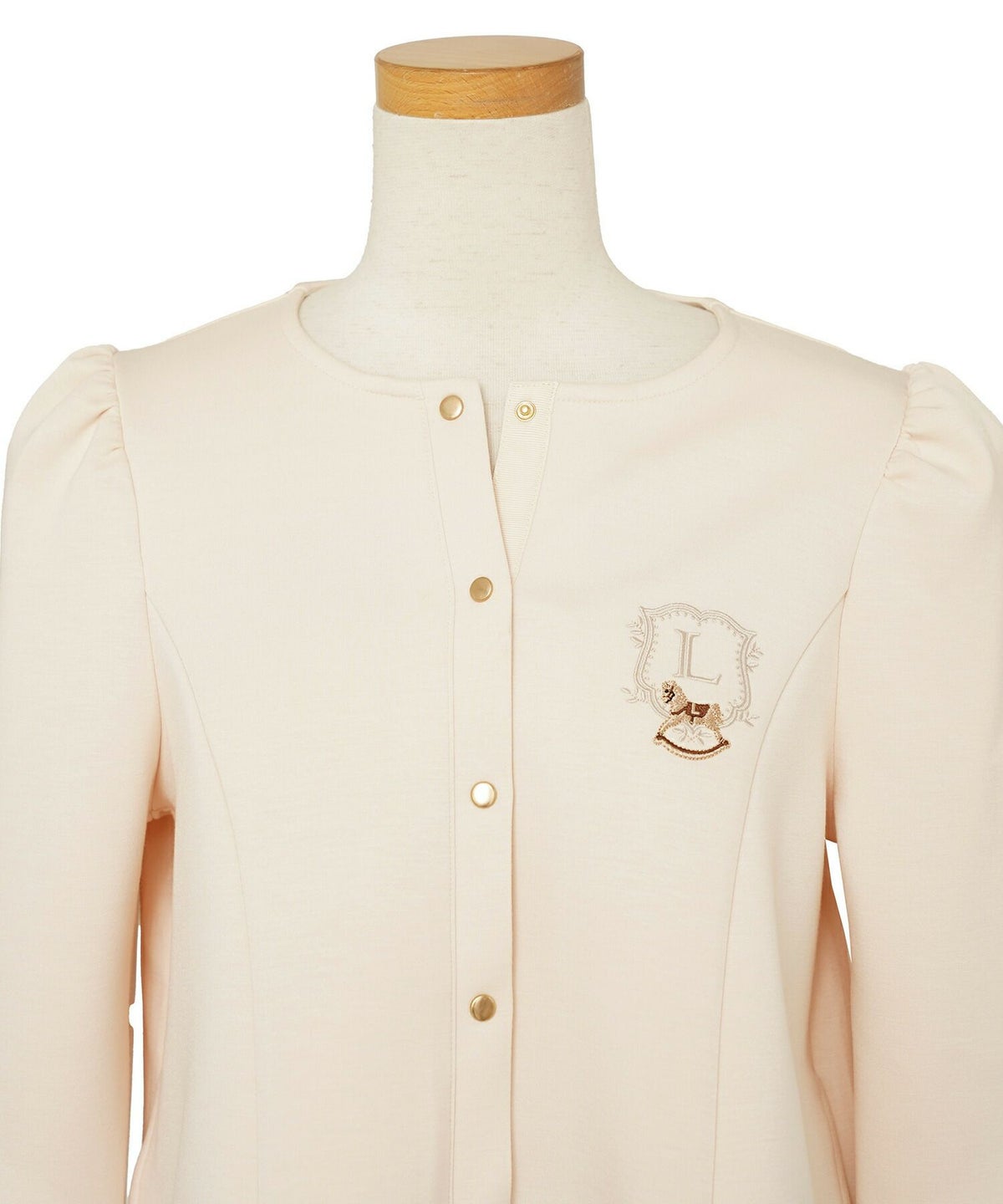 カーディガンレディースダンボールニットトップスクルーネックゴールドボタン木馬刺繍エンブレム刺繍フレアラインパネルライン袖口カフスパフスリーブスラッシュポケット羽織りトップス肩掛けリンク親子コーデ