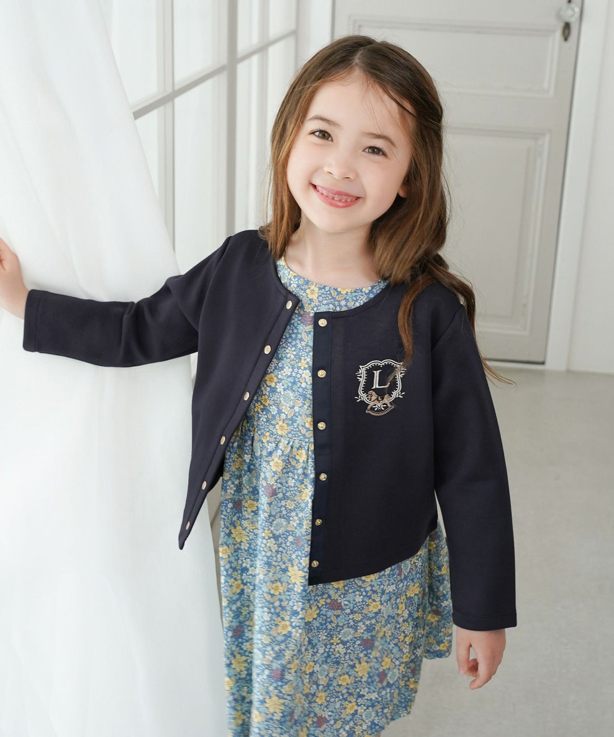 キッズカーディガン子供ダンボールニットトップスクルーネック木馬刺繍エンブレムゴールドボタン羽織りカーディガンフォーマルジャケットキッズフォーマルアイボリーベージュネイビー上品キッズウェアおしゃれ子供服成長応援ギフト80901001101202歳3歳4歳5歳6歳