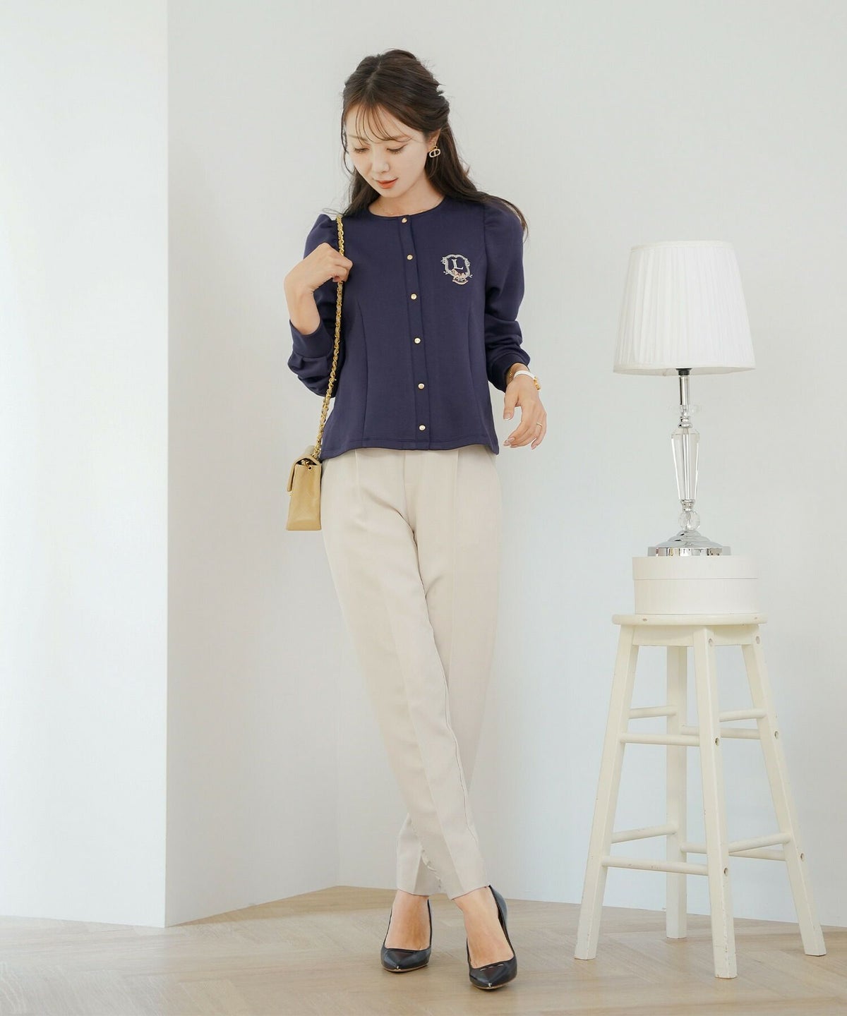 テーパード パンツ レディース フリル サイドフリル 細身 美脚 ポケット付き 裏地付き アイボリー ベージュ ブラック 大人かわいい きれいめ シンプル 春 夏 秋 通勤 オフィス カジュアル ボトムス スリムパンツ フェミニン フリルパンツ 着痩せ 楽ちん