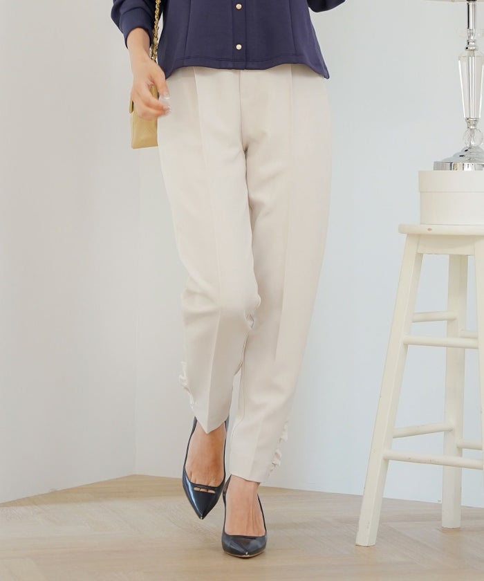 テーパード パンツ レディース フリル サイドフリル 細身 美脚 ポケット付き 裏地付き アイボリー ベージュ ブラック 大人かわいい きれいめ シンプル 春 夏 秋 通勤 オフィス カジュアル ボトムス スリムパンツ フェミニン フリルパンツ 着痩せ 楽ちん