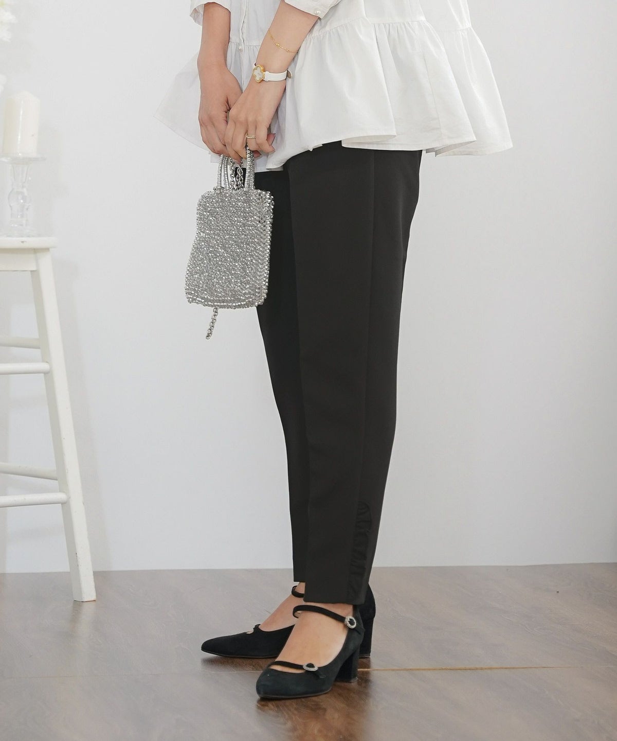 テーパード パンツ レディース フリル サイドフリル 細身 美脚 ポケット付き 裏地付き アイボリー ベージュ ブラック 大人かわいい きれいめ シンプル 春 夏 秋 通勤 オフィス カジュアル ボトムス スリムパンツ フェミニン フリルパンツ 着痩せ 楽ちん