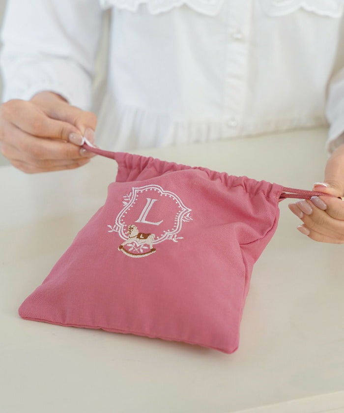 レディース小物ポーチ3点サイズSMLセット収納小分け多様巾着プレゼントギフト産前産後ママ子供木馬刺繍エンブレムフェミニン上品エレガントカジュアルピンクブルー女の子男の子オールシーズン