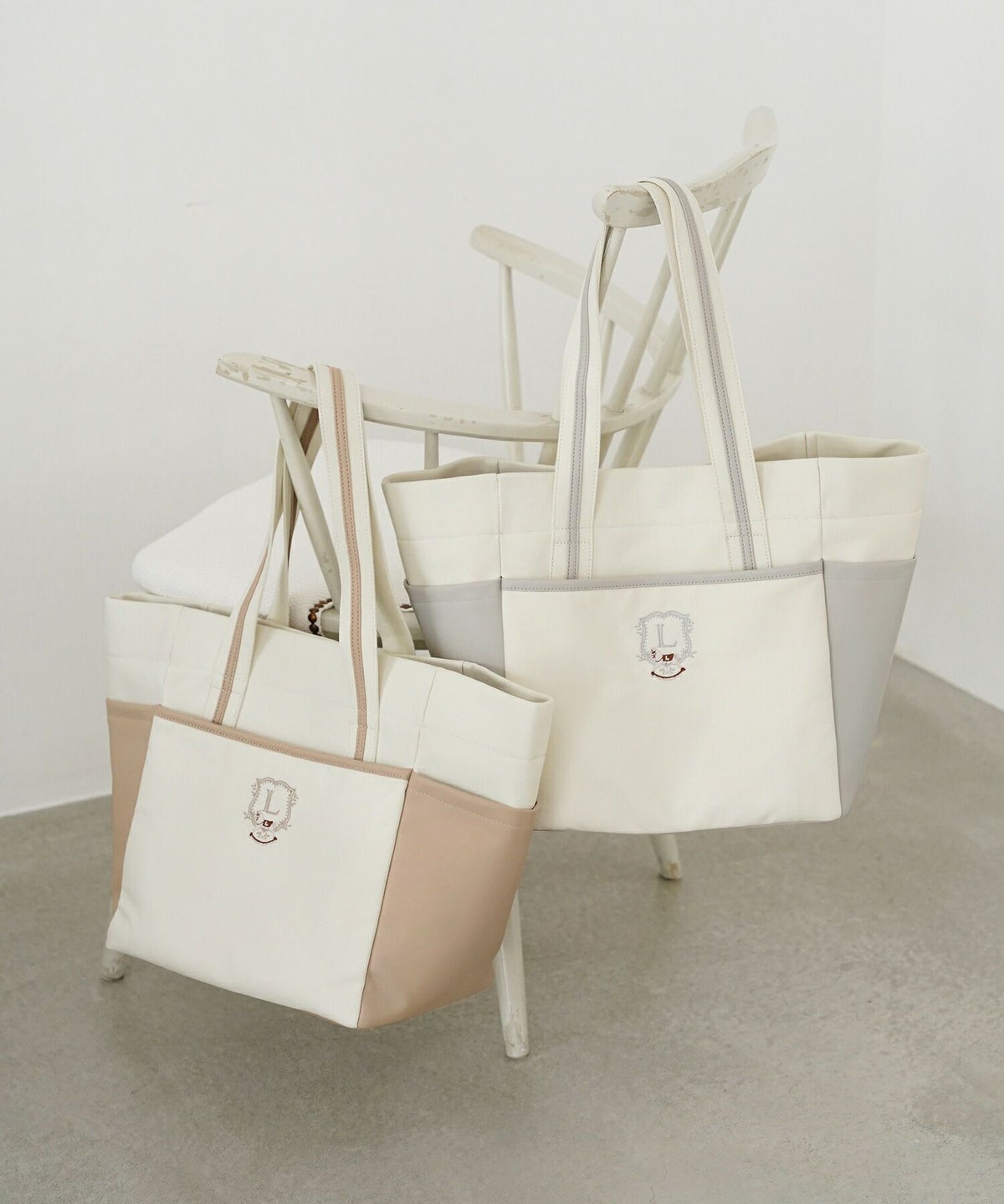 トートバッグレディースミディアム木馬刺繍エンブレム刺繍バッグ底鋲付き自立バッグおしゃれ通勤通学推し活バッグフェミニンバッグ上品バッグ軽量バッグ収納力マチありバッグA4きれいめデイリーバッグカジュアルバッグプレゼントバッグ春夏秋冬マママザーズバッグ