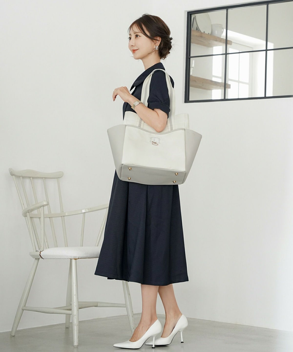 トートバッグレディースミディアム木馬刺繍エンブレム刺繍バッグ底鋲付き自立バッグおしゃれ通勤通学推し活バッグフェミニンバッグ上品バッグ軽量バッグ収納力マチありバッグA4きれいめデイリーバッグカジュアルバッグプレゼントバッグ春夏秋冬マママザーズバッグ