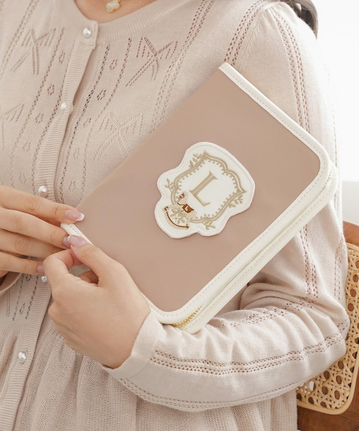 母子手帳ケースおしゃれ母子手帳ポーチ収納ケース通院ケース診察券ケース保険証ケースファスナータイプマルチケースフェミニンプレゼントギフト出産祝い出産準備2人用3人用カードポケット多機能軽量薄型ママアイテムベビー用品マタニティグッズ