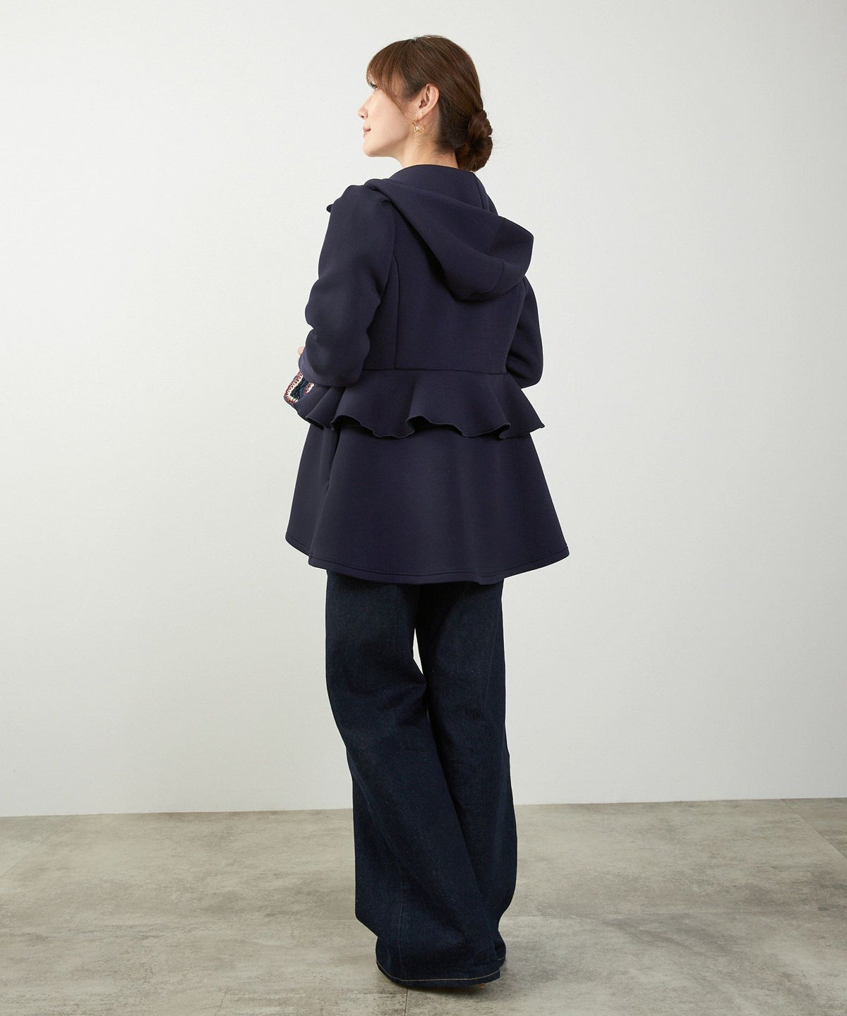 レディース ライトアウター 長袖 大人カジュアル オフィス きれいめ 体型カバー ペプラム スタンドカラー 春 秋 ジョイントスペース