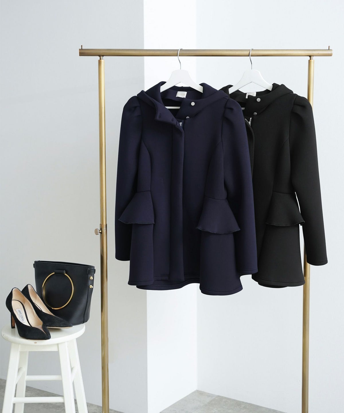 レディース ライトアウター 長袖 大人カジュアル オフィス きれいめ 体型カバー ペプラム スタンドカラー 春 秋 ジョイントスペース