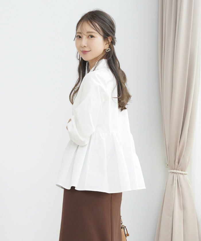 撥水 ブラウス レディース 長袖 フェミニン ペプラム スカラップ ピンタック 刺繍ブラウス 前開きブラウス クルーネック ゴム袖 袖まくり可能 秋ブラウス きれいめ 大人かわいい お尻隠れる 上品ブラウス 通勤 オフィスカジュアル 体型カバー 秋服 トップス 金縁ボタン 撥水加工 ギャザーシルエット ホワイト ネイビー 配色