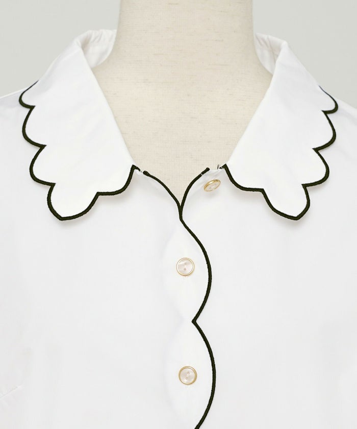 撥水 ブラウス レディース 長袖 フェミニン ペプラム スカラップ ピンタック 刺繍ブラウス 前開きブラウス クルーネック ゴム袖 袖まくり可能 秋ブラウス きれいめ 大人かわいい お尻隠れる 上品ブラウス 通勤 オフィスカジュアル 体型カバー 秋服 トップス 金縁ボタン 撥水加工 ギャザーシルエット ホワイト ネイビー 配色