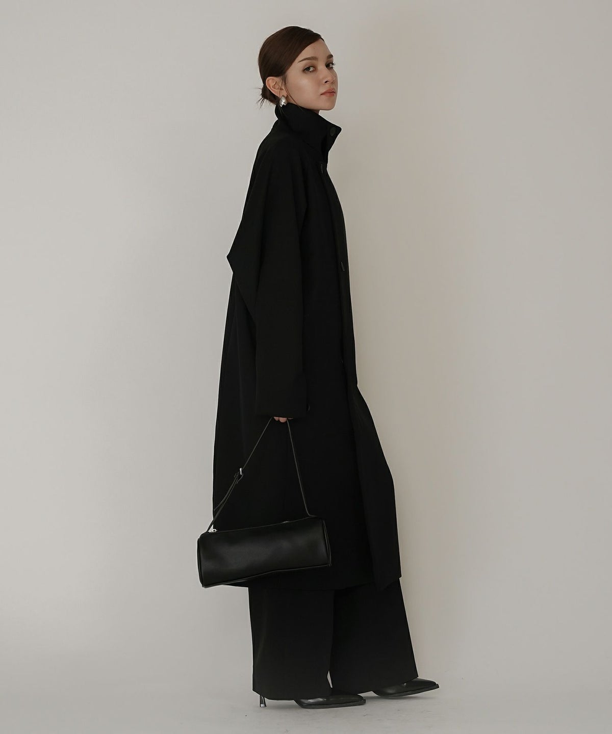 ユニセックス オーバーコート チェスターコート スタンドカラー トレンチコート モード ロングコート 丸いシルエット 韓国風 綺麗め 細見え カジュアル KINO THE KEI