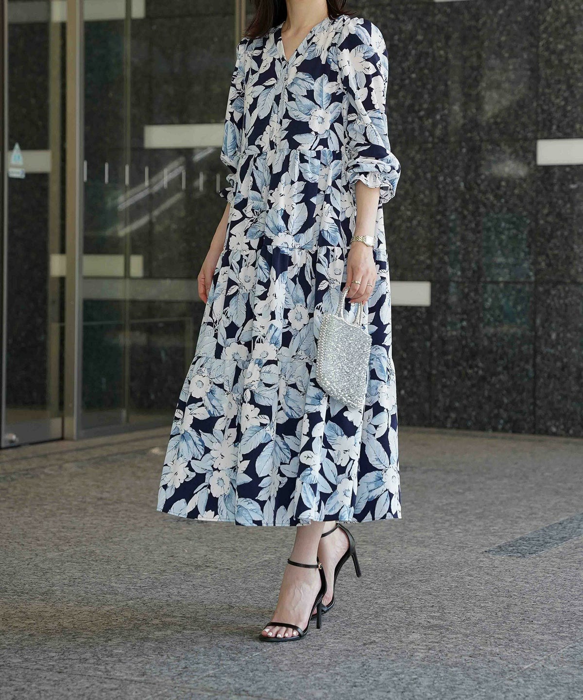 花柄 ティアード ワンピース レディース 大花柄 フラワー エレガント ロング丈 ネイビー/ブラック/M/長袖