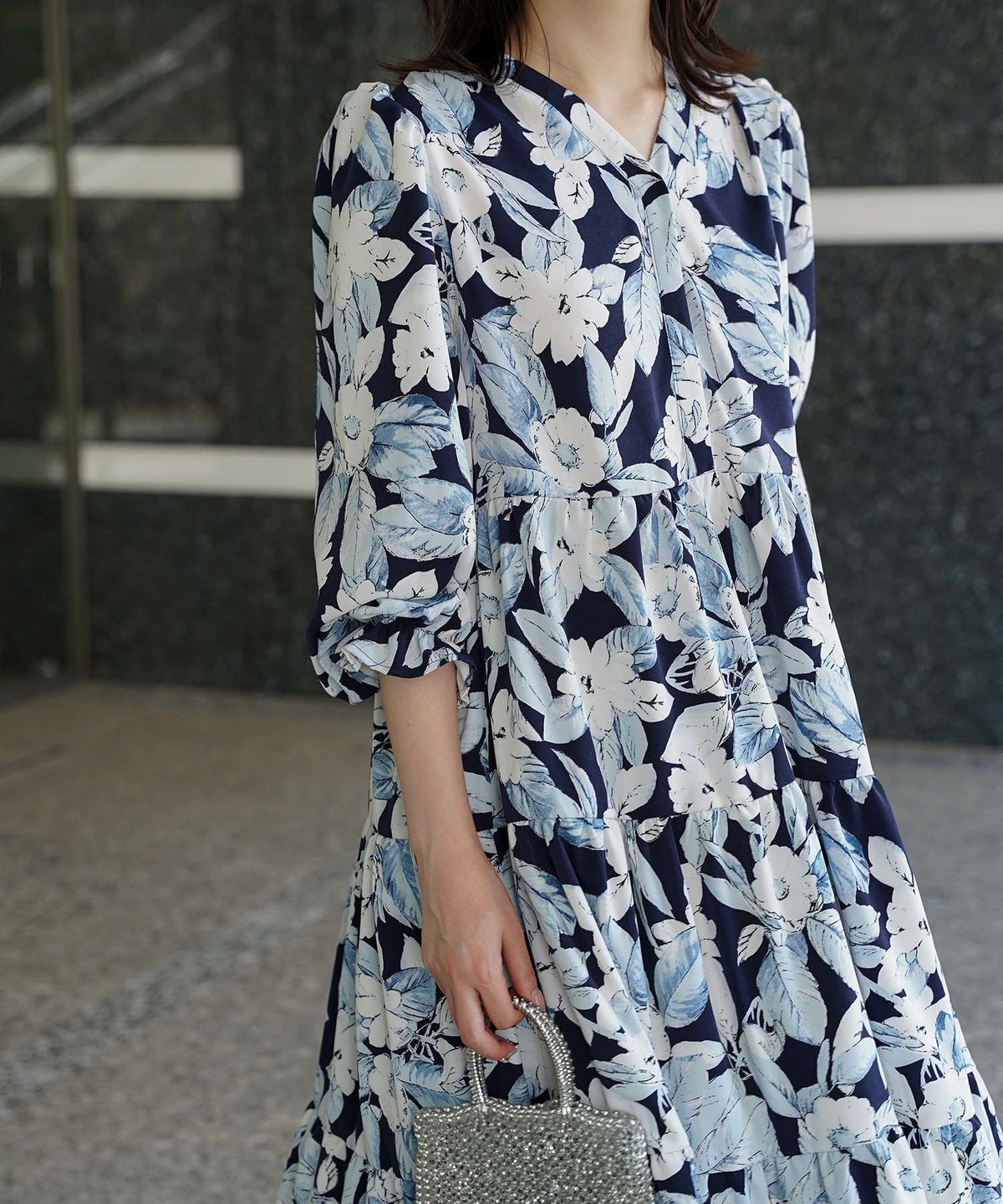 花柄 ティアード ワンピース レディース 大花柄 フラワー エレガント ロング丈 ネイビー/ブラック/M/長袖