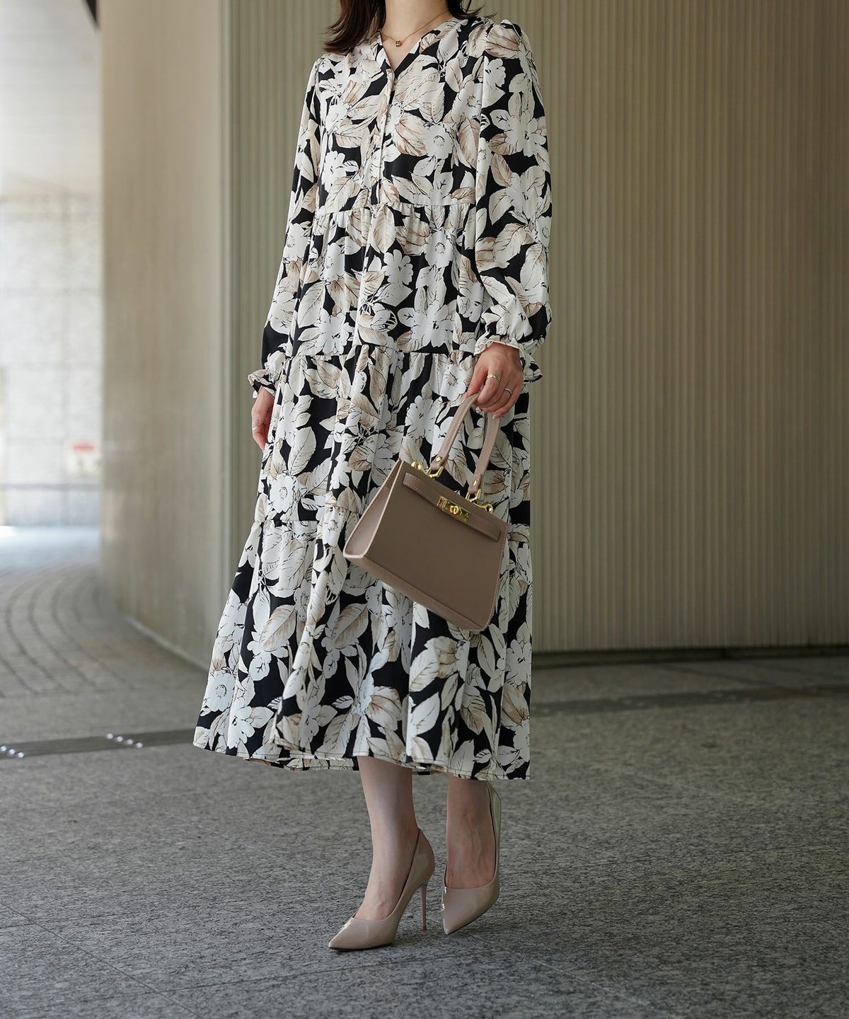 花柄 ティアード ワンピース レディース 大花柄 フラワー エレガント ロング丈 ネイビー/ブラック/M/長袖