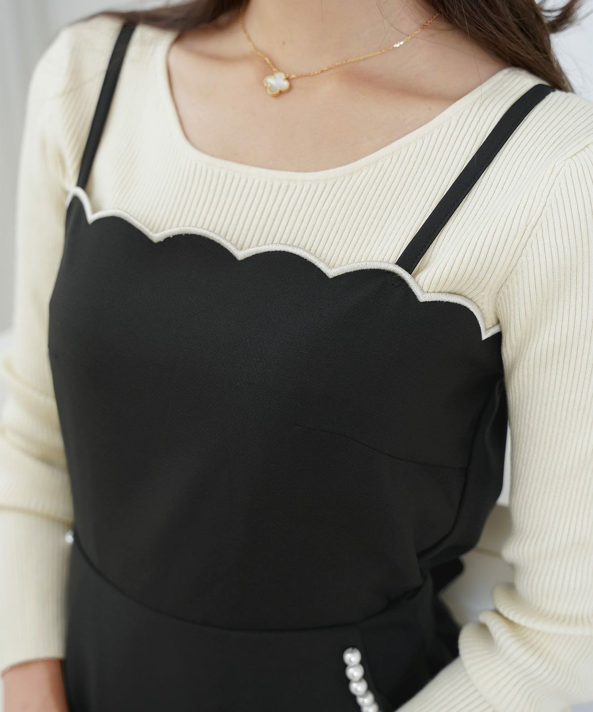 キャミ ワンピース スカラップ刺繍 ロング丈 無地 大人 フェミニン レディース 春夏 秋冬 アイボリー  ピンク チャコール ブラック オールシーズン 