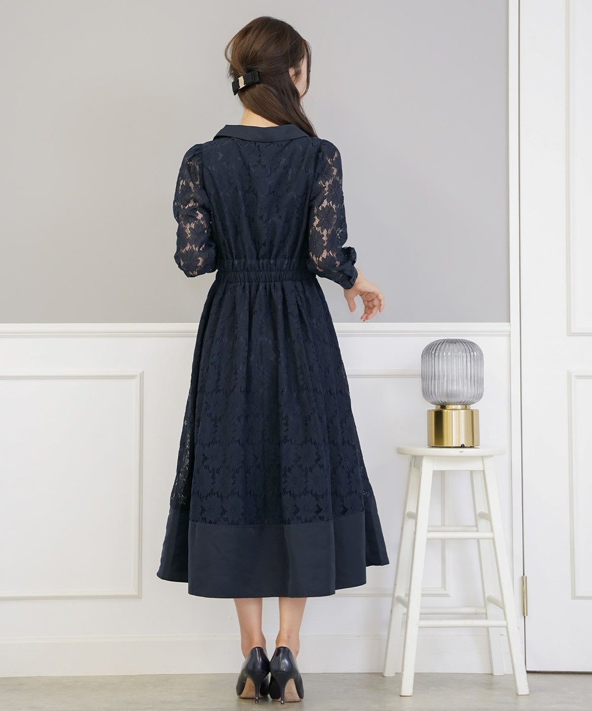 花柄 ワンピース タフタ 切替 開襟 フレア シルエット 長袖 レース タック入り 裏地付き ポケット付き 9分袖 ギャザー 袖口カフス 大人フェミニン 上品 華やか 女性らしい 立体感 エレガント 季節感 透け感 セミオケージョン 結婚式 デート 食事会