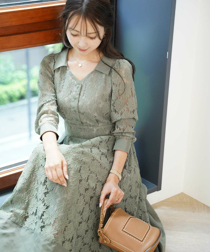 花柄 ワンピース タフタ 切替 開襟 フレア シルエット 長袖 レース タック入り 裏地付き ポケット付き 9分袖 ギャザー 袖口カフス 大人フェミニン 上品 華やか 女性らしい 立体感 エレガント 季節感 透け感 セミオケージョン 結婚式 デート 食事会